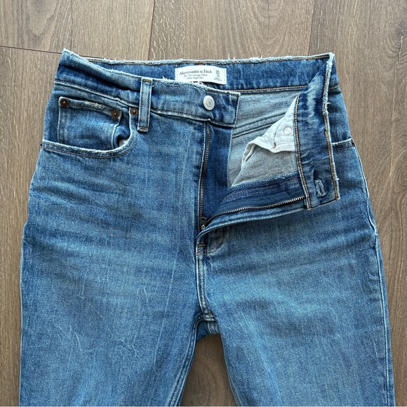 Abercrombie Ultra High Rise Vintage Flare Jean Size 25 Short - Picture 4 of 15